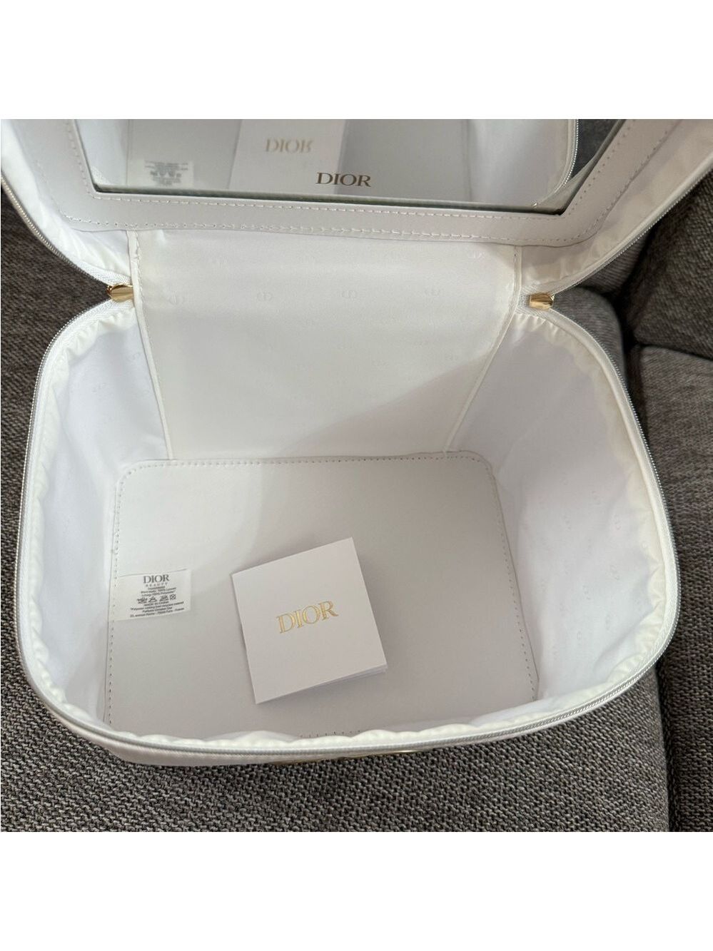 DIOR Prestige Lifestyle Set White Vanity Pouch Cotton Face Towel - Picture 10 of 16